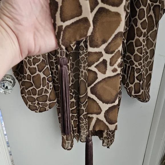 Gorgeous sexy giraffe print robe.  Long flowing sleeves OS - Picture 2 of 4